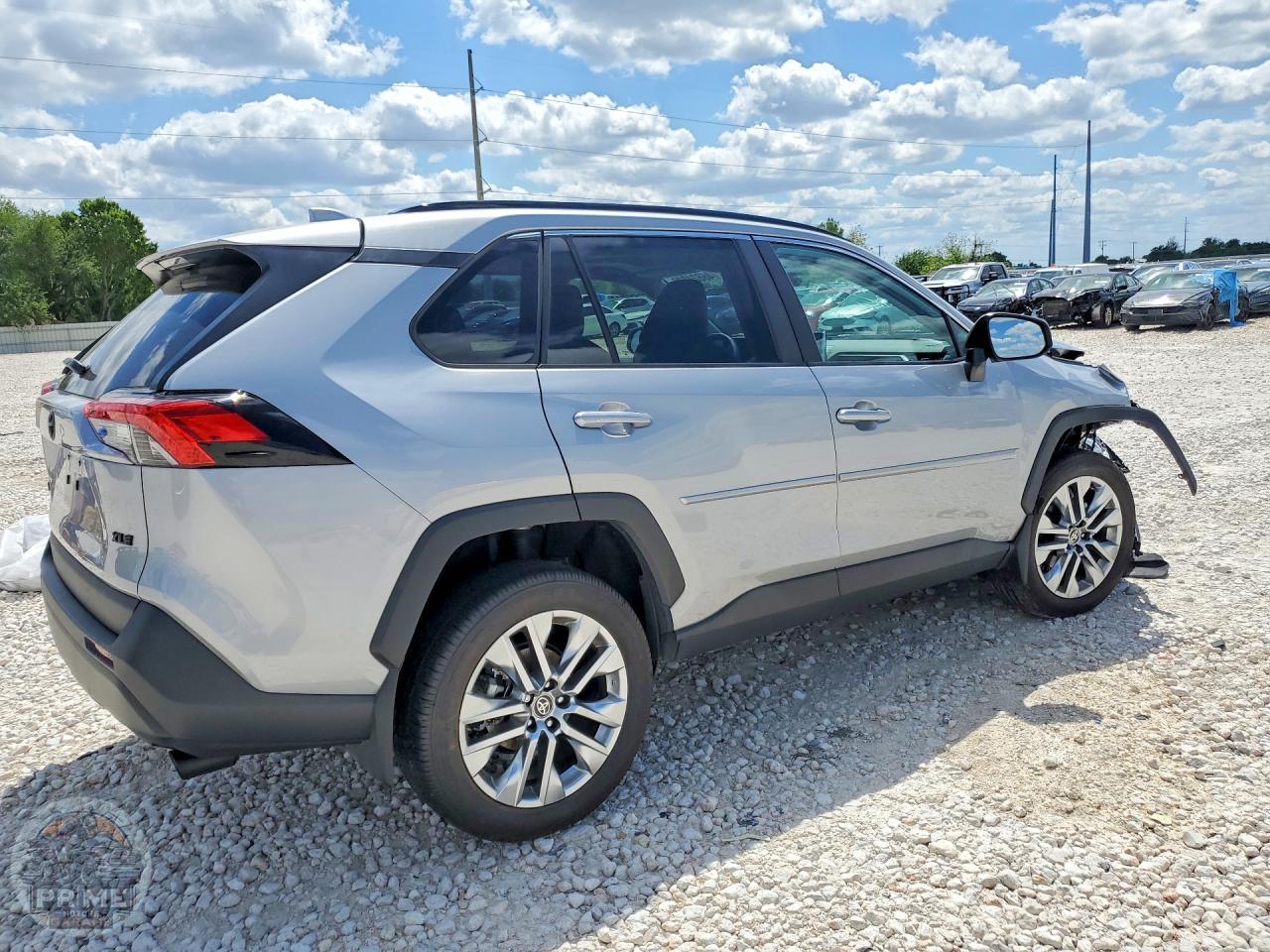 2025 TOYOTA RAV4 — фото 3