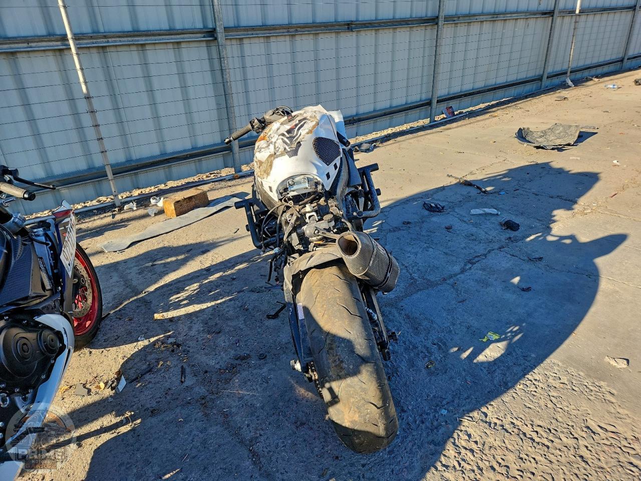 2025 SUZUKI GSX R750 — фото 4
