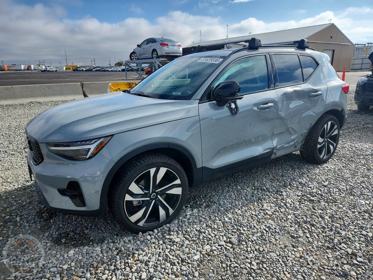 2024 VOLVO XC40 — фото 1