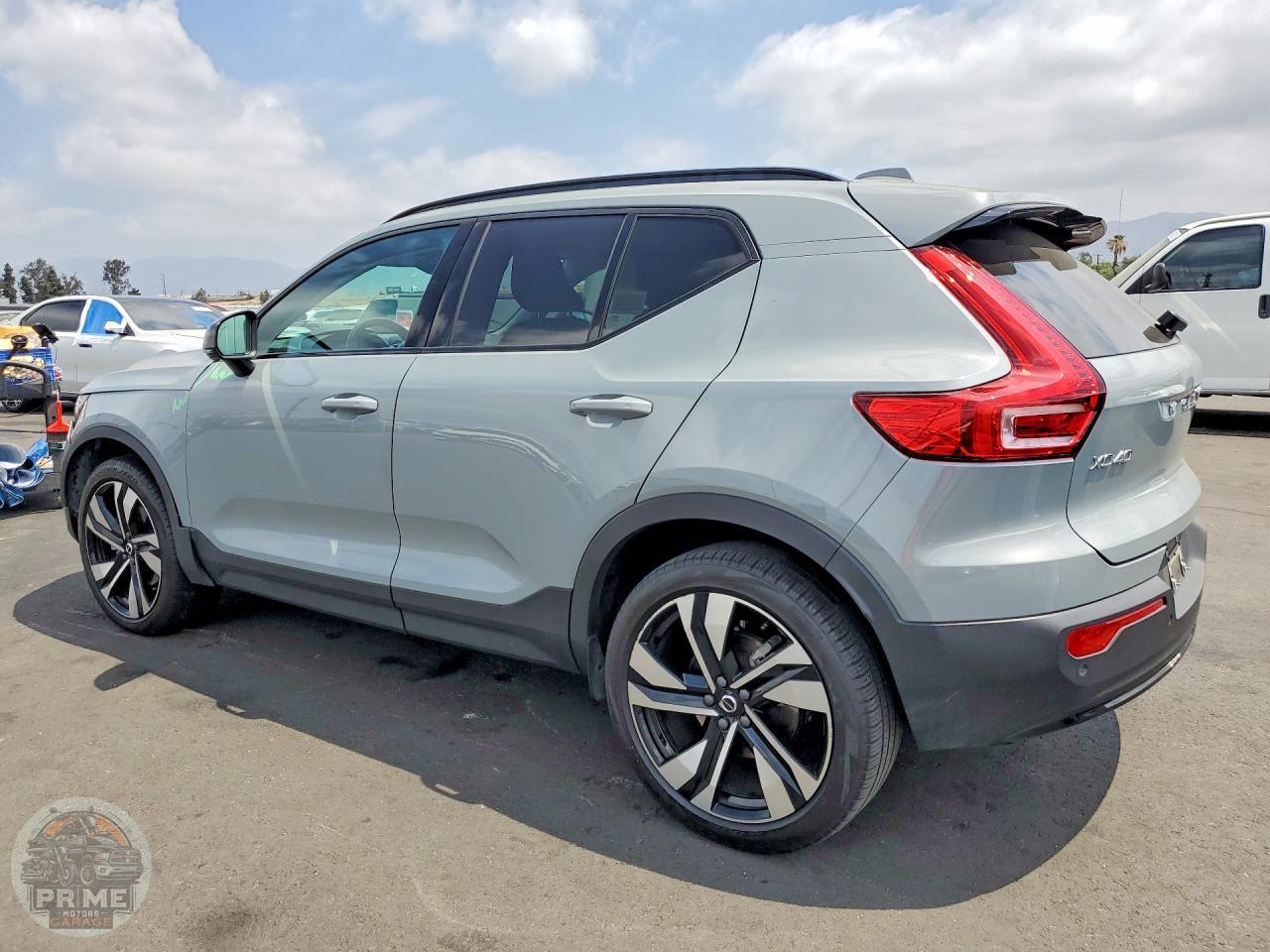 2024 VOLVO XC40 — фото 2