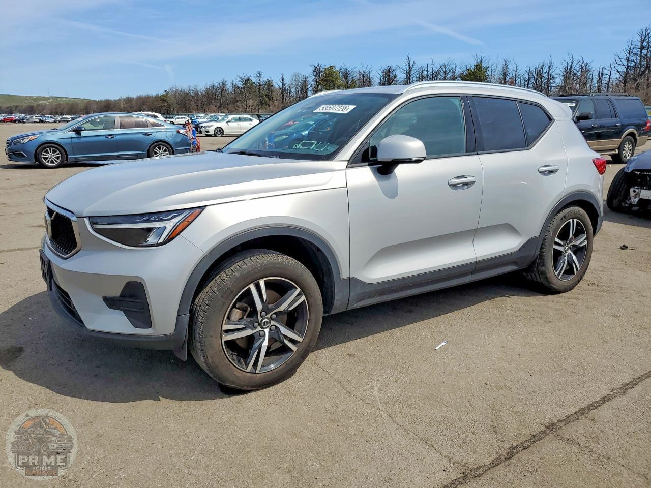 2023 VOLVO XC40 — фото 1