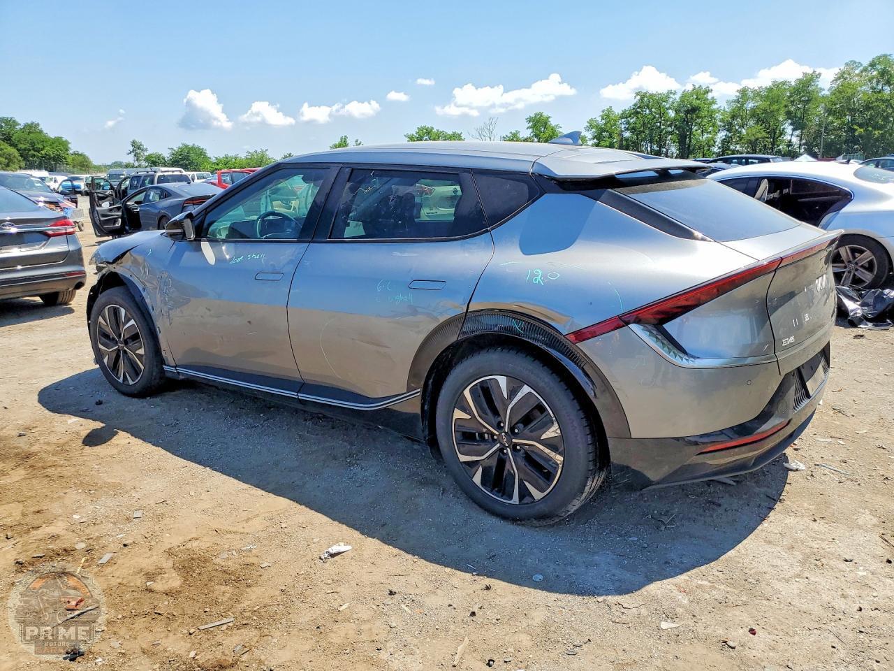 2023 KIA EV6 — фото 2