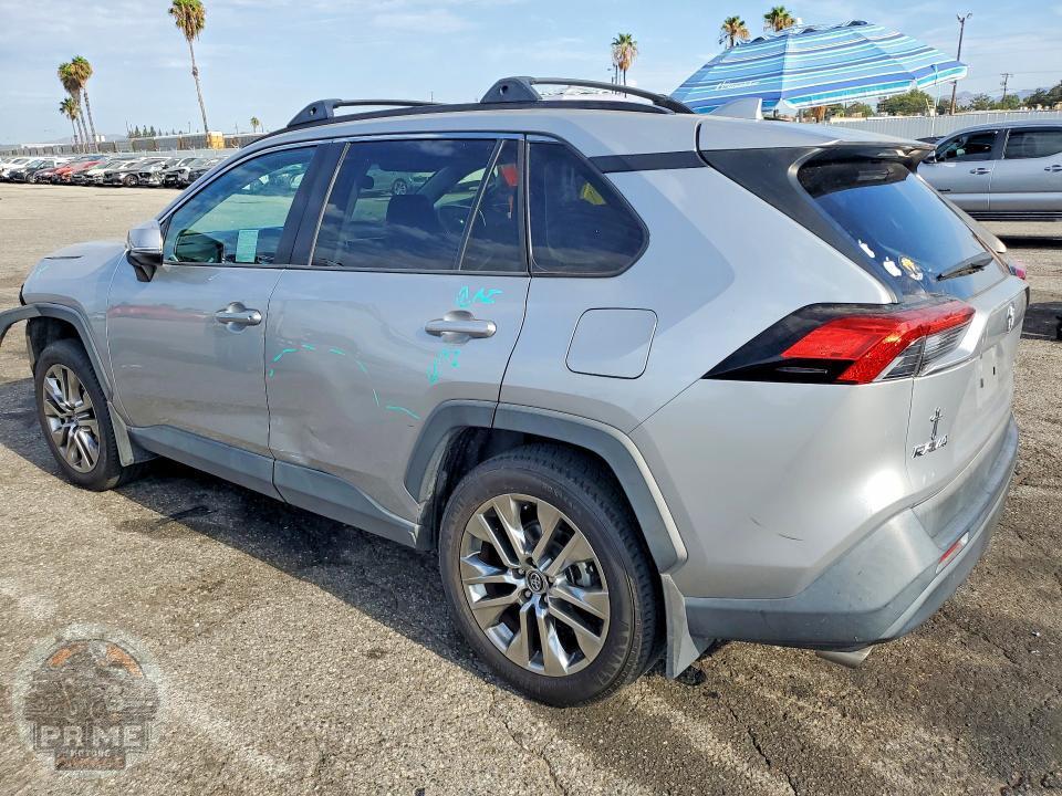 2020 TOYOTA RAV4 — фото 2