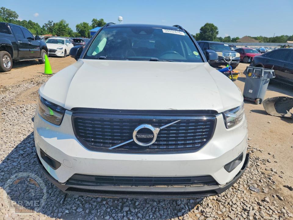 2020 VOLVO XC40 — фото 13