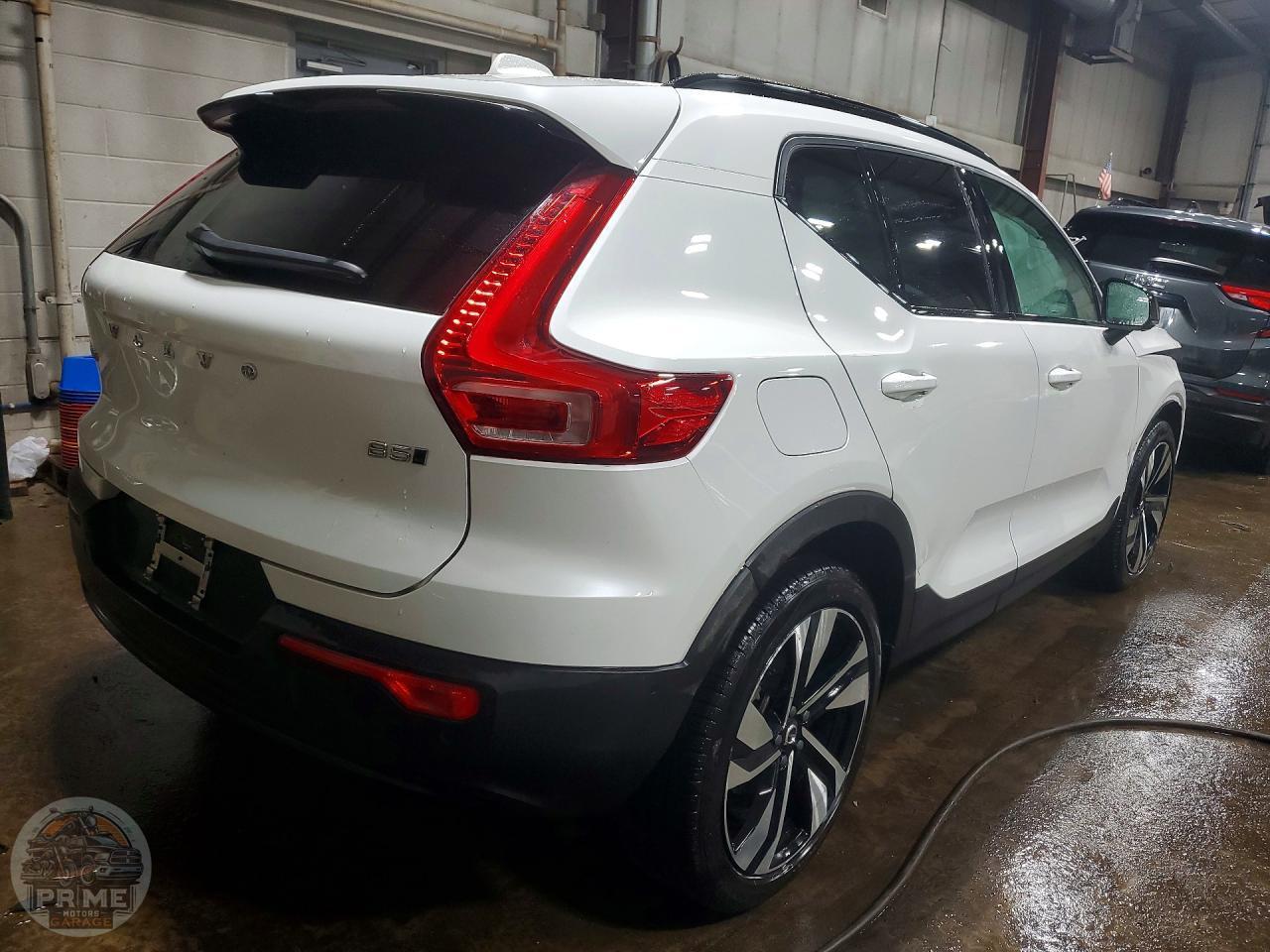 2024 VOLVO XC40 — фото 4
