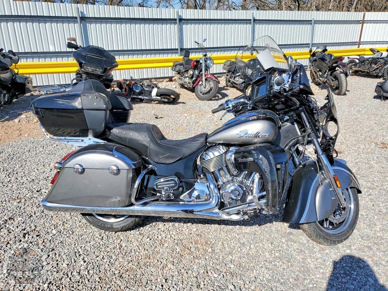 2025 INDIAN MOTORCYCLE CO. ROADMASTER — фото 1