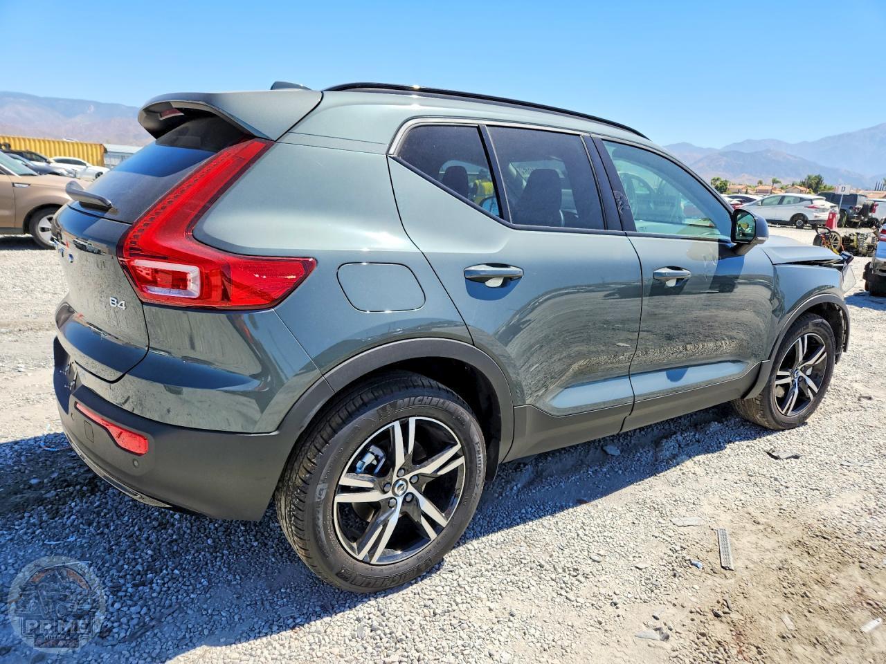 2026 VOLVO XC40 — фото 3