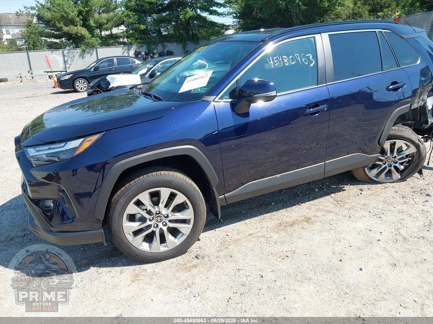 2025 TOYOTA RAV4 XLE PREMIUM — фото 2
