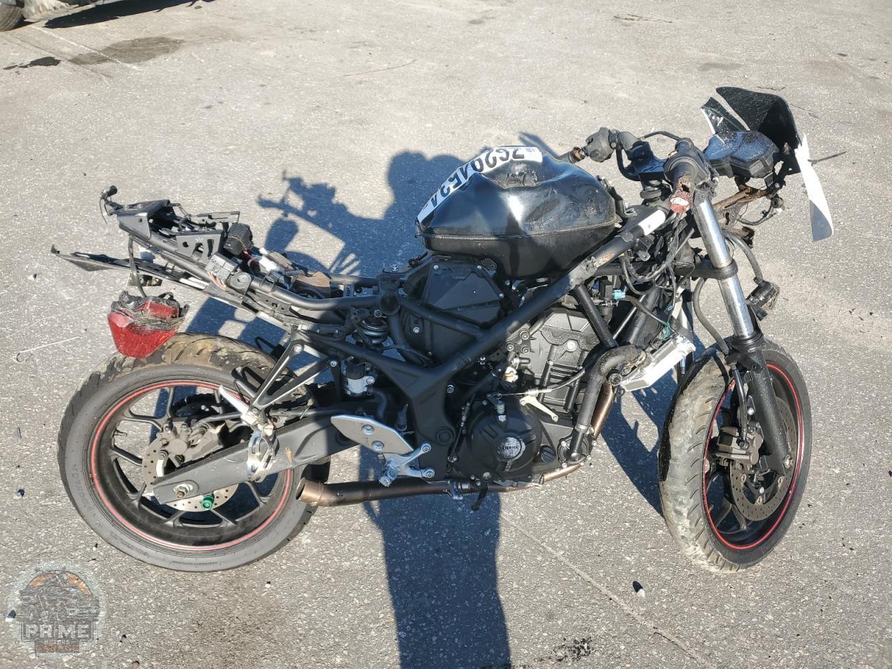 2016 YAMAHA YZFR3 — фото 1