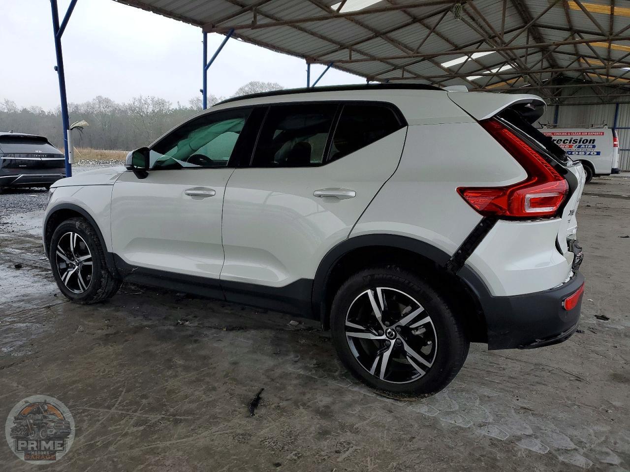 2024 VOLVO XC40 — фото 2