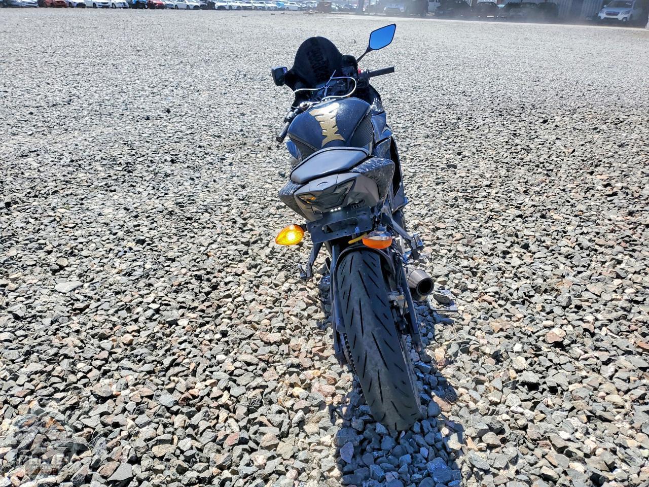2021 YAMAHA YZFR3 — фото 4