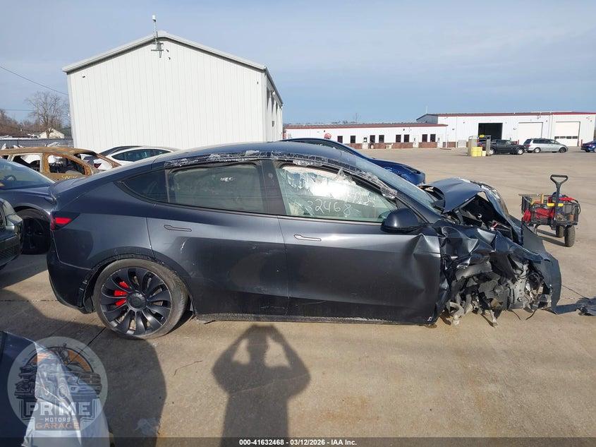 2024 TESLA MODEL Y PERFORMANCE DUAL MOTOR ALL-WHEEL DRIVE — фото 13