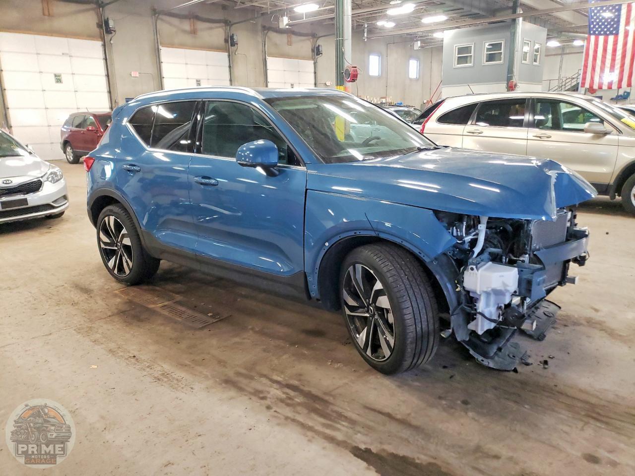 2024 VOLVO XC40 — фото 4