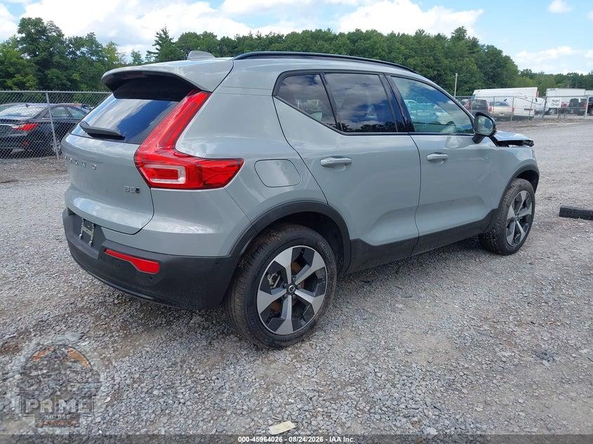 2026 VOLVO XC40 PLUS, B5 AWD GAS (MILD HYBRID), DARK — фото 4