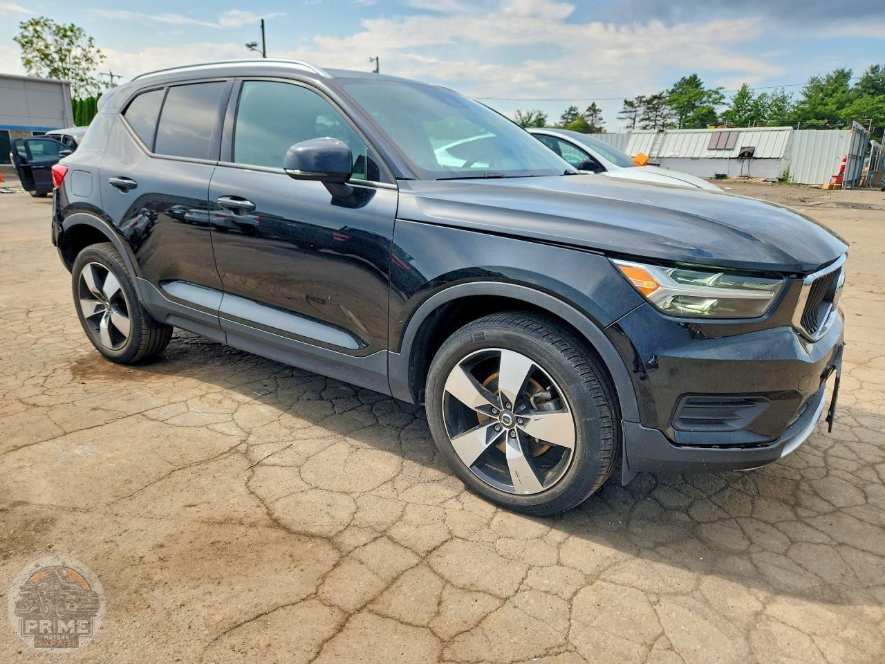 2020 VOLVO XC40 — фото 4