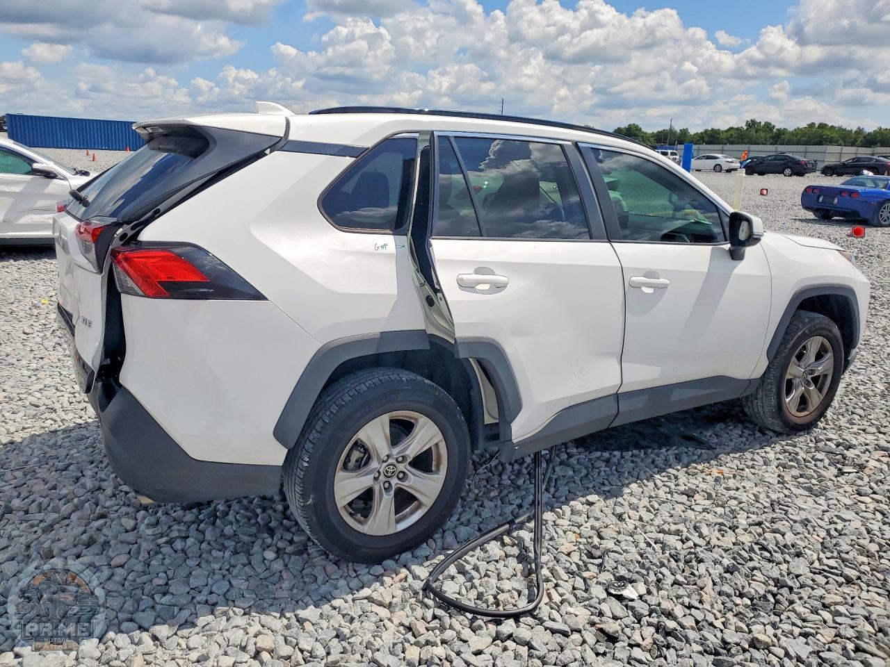 2021 TOYOTA RAV4 — фото 3