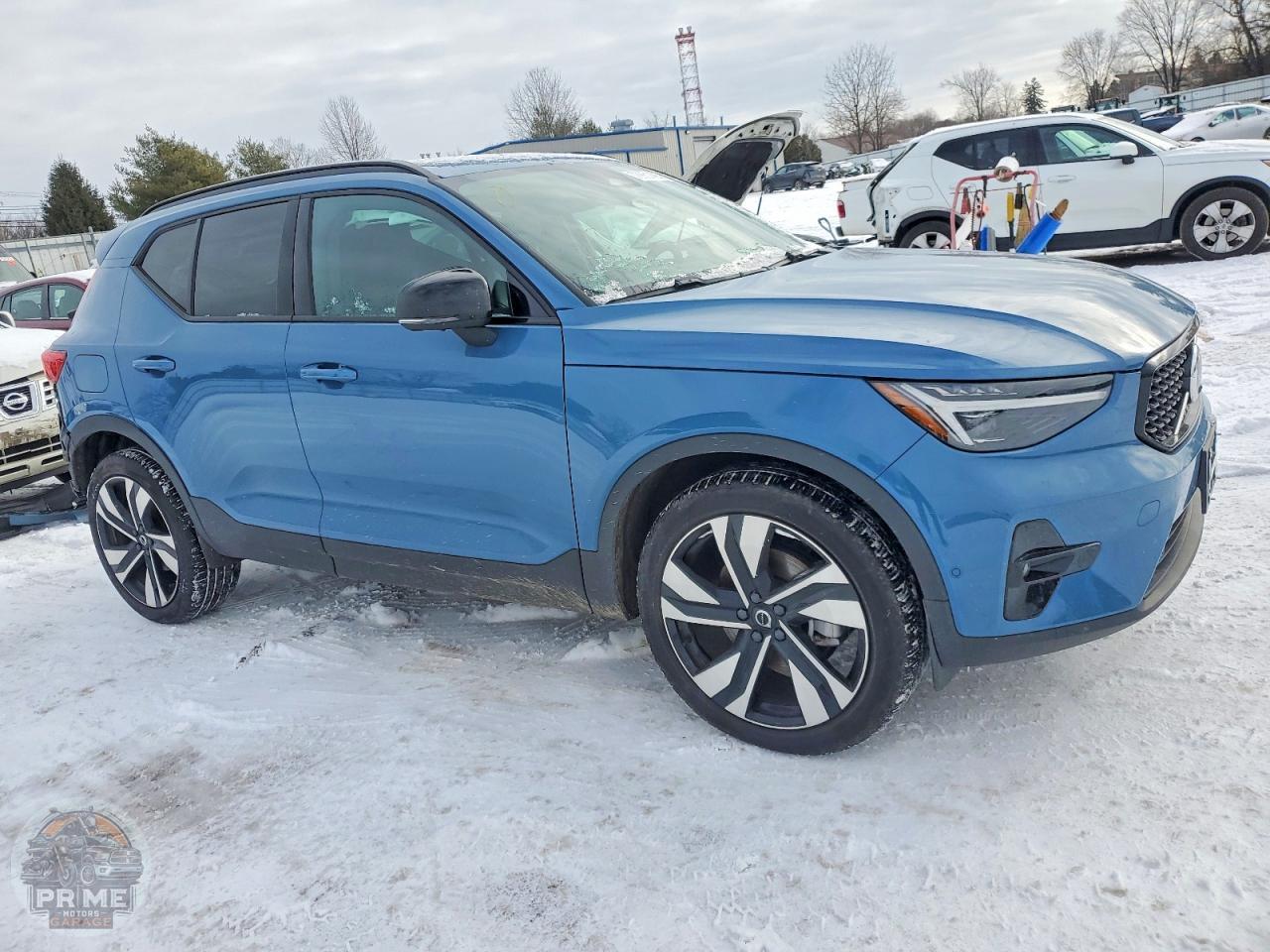 2025 VOLVO XC40 — фото 4