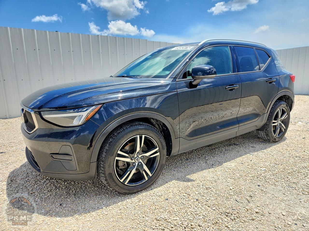 2023 VOLVO XC40 — фото 1