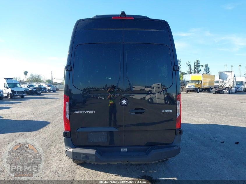 2024 MERCEDES-BENZ SPRINTER 2500 STANDARD ROOF 4-CYL DIESEL HO — фото 17
