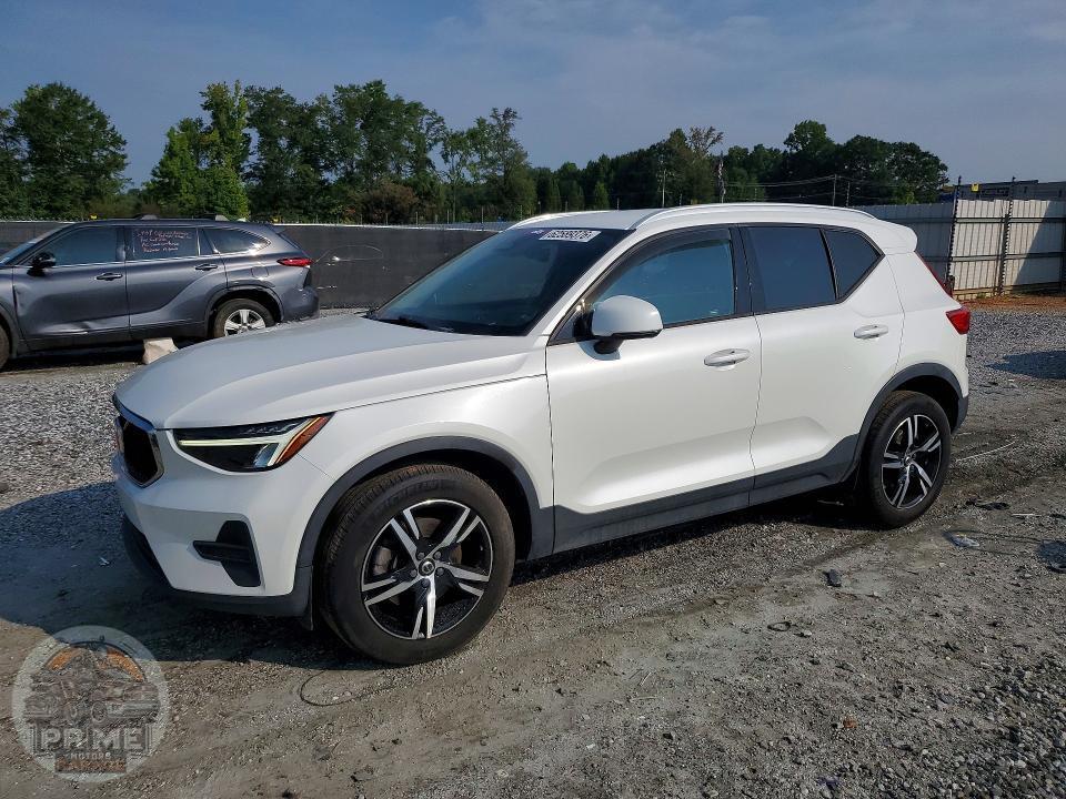 2023 VOLVO XC40 — фото 1
