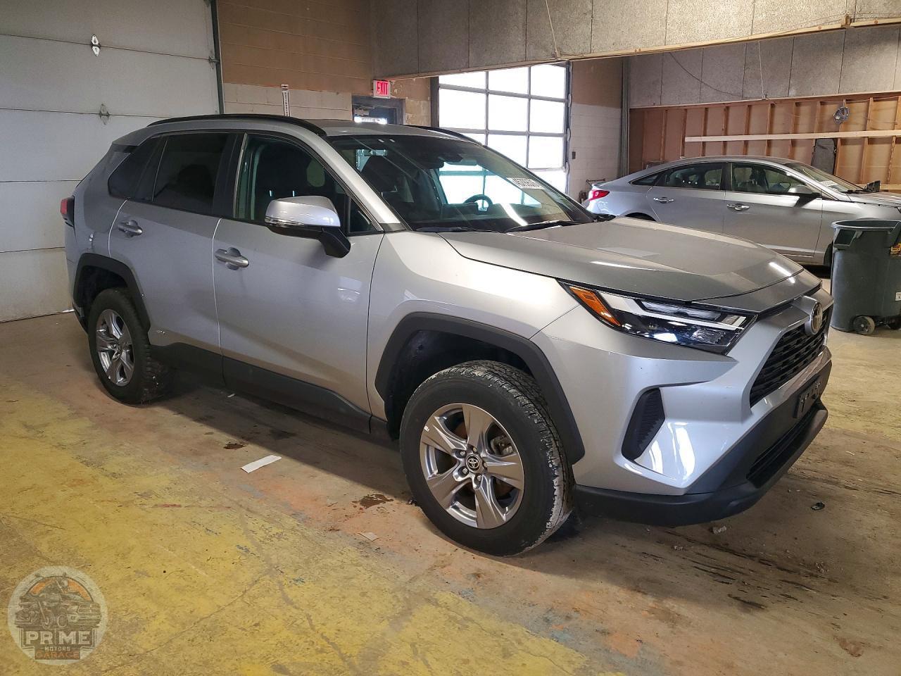 2025 TOYOTA RAV4 — фото 4