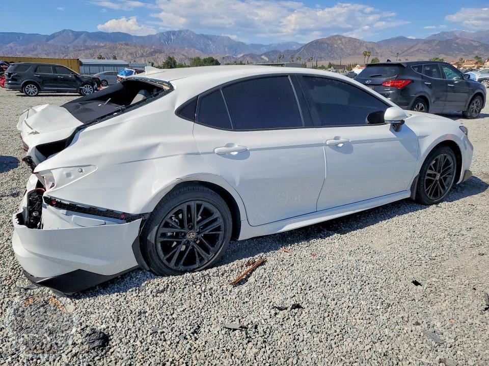 2026 TOYOTA CAMRY — фото 3