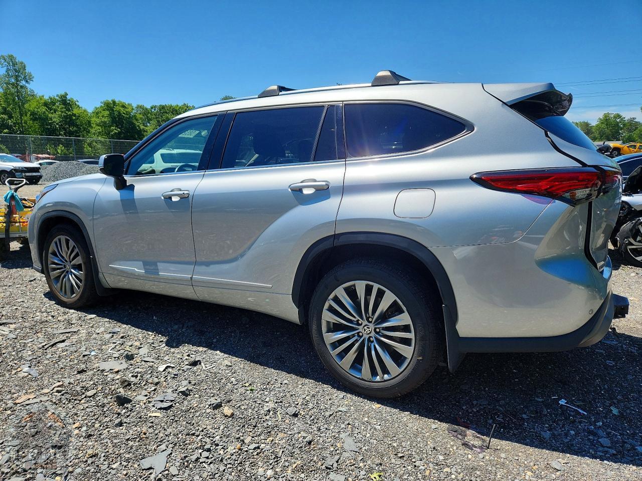 2021 TOYOTA HIGHLANDER — фото 2