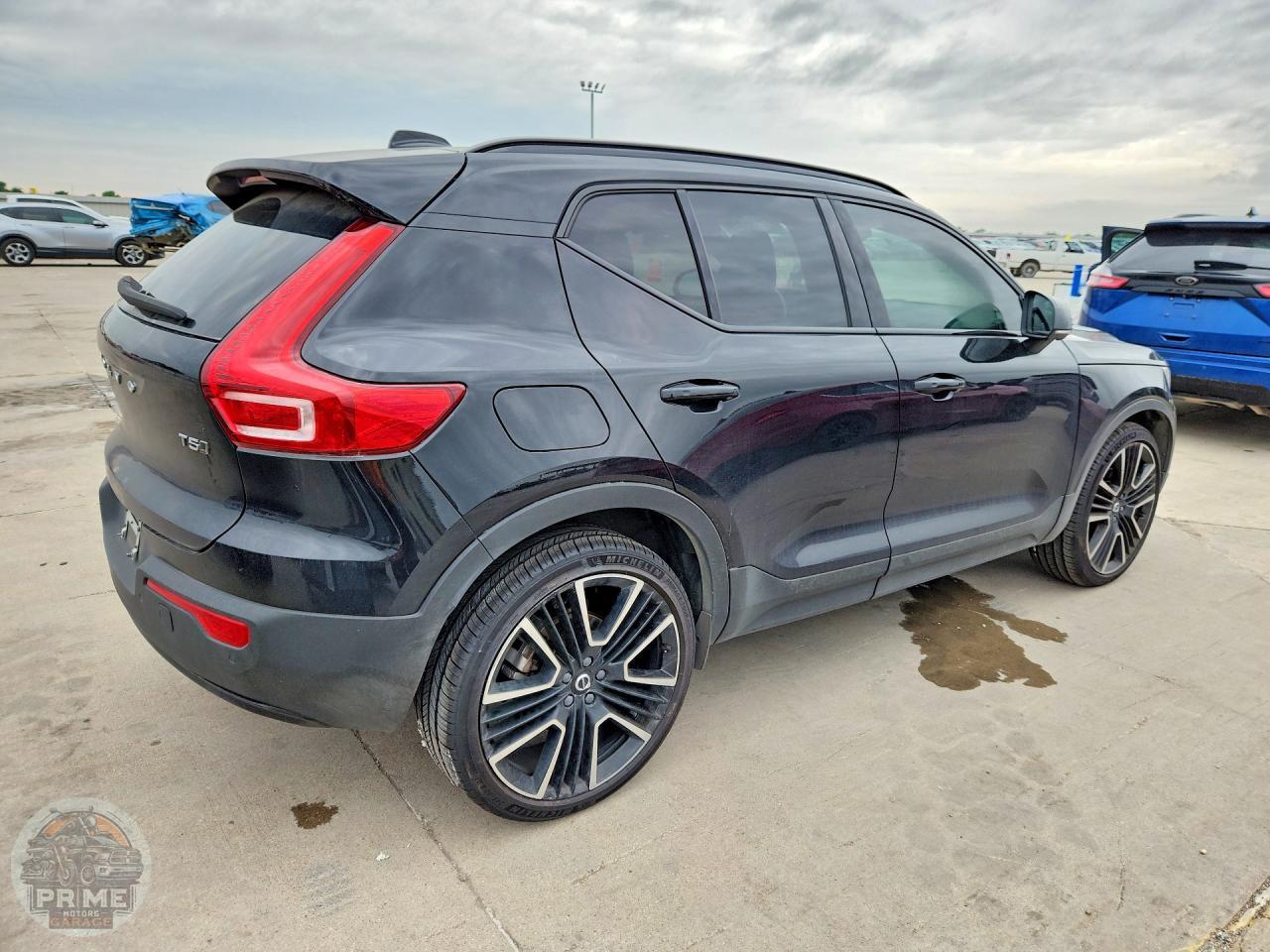 2022 VOLVO XC40 — фото 3