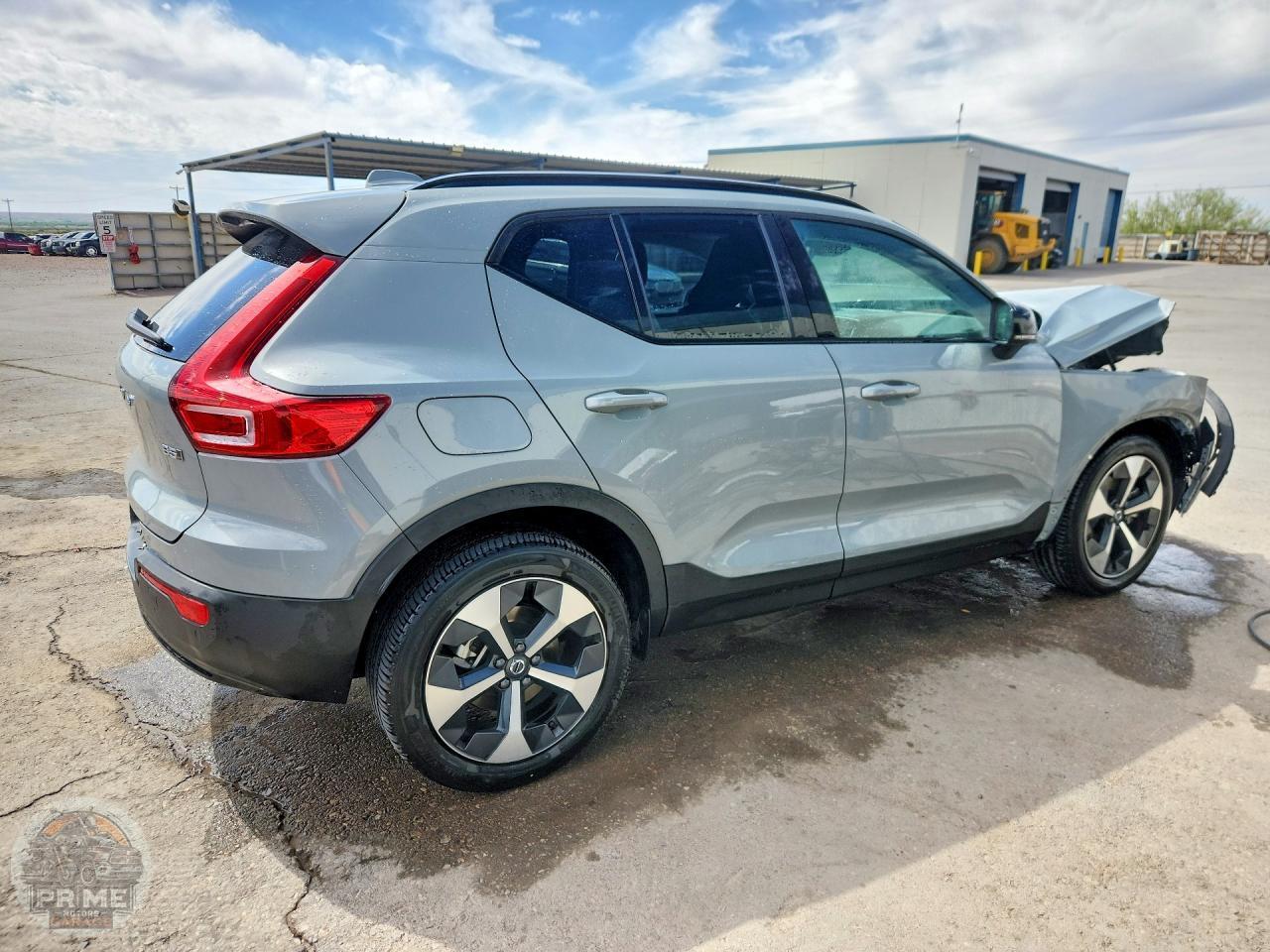 2026 VOLVO XC40 — фото 3