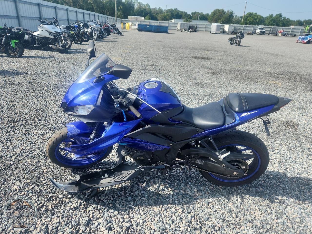 2024 YAMAHA YZFR3 — фото 3