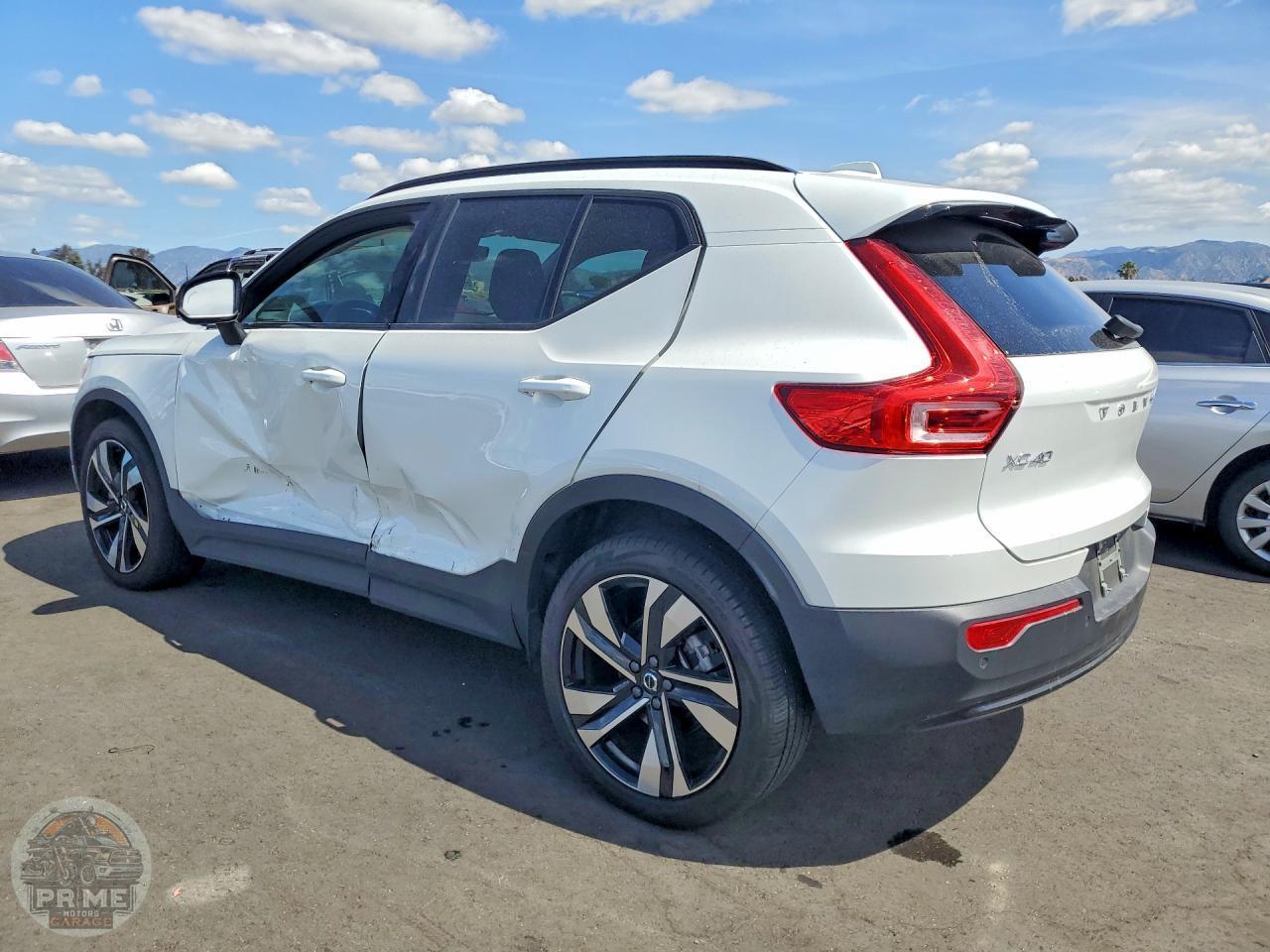 2024 VOLVO XC40 — фото 2
