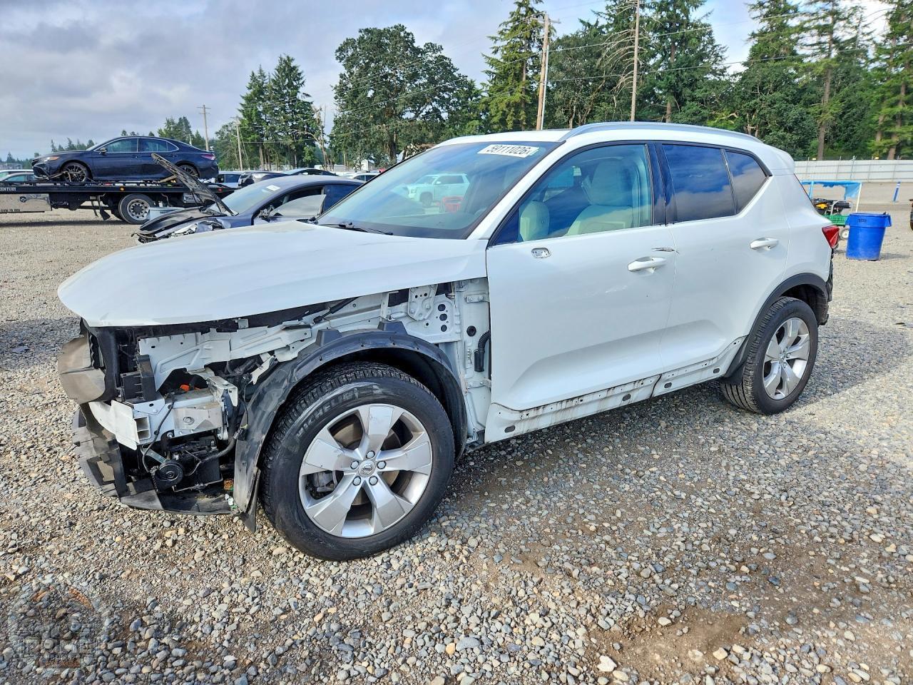 2021 VOLVO XC40 — фото 1