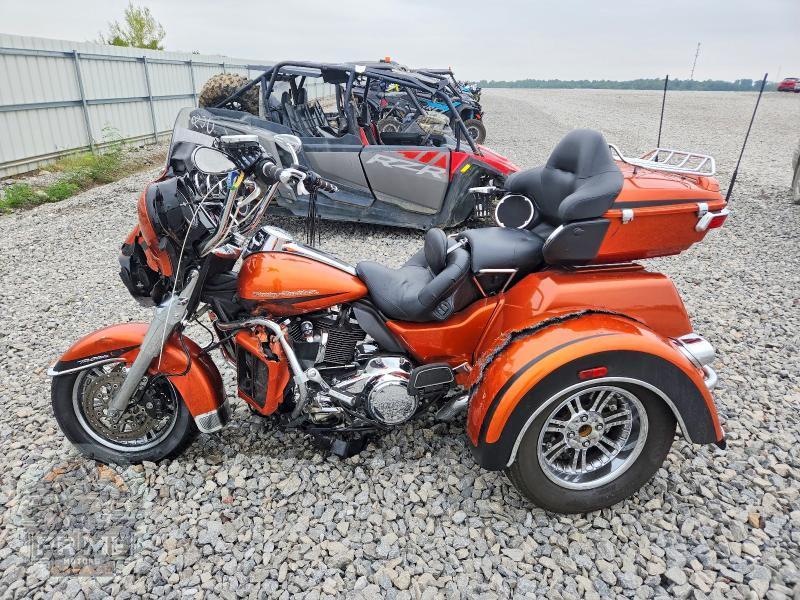 2019 HARLEY-DAVIDSON FLHTCUTG (TRI GLIDE ULTRA CLASSIC) — фото 3