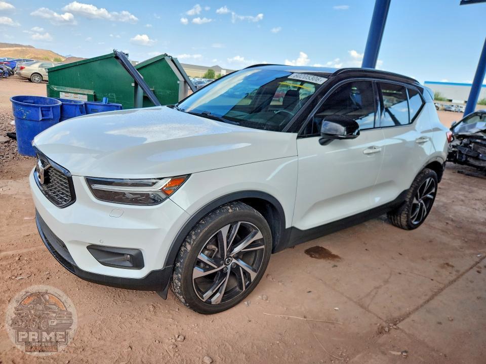 2021 VOLVO XC40 — фото 1