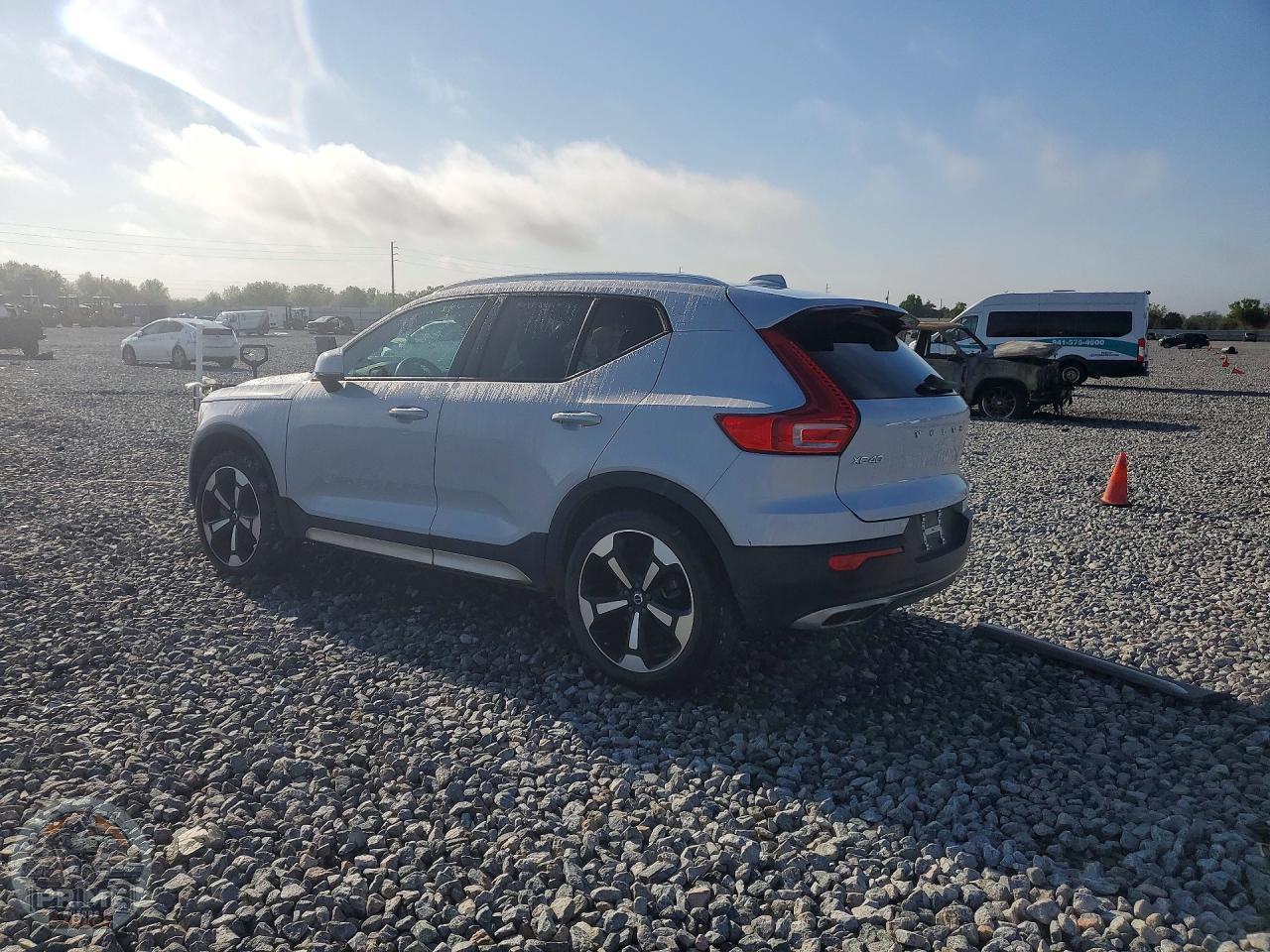 2020 VOLVO XC40 — фото 2