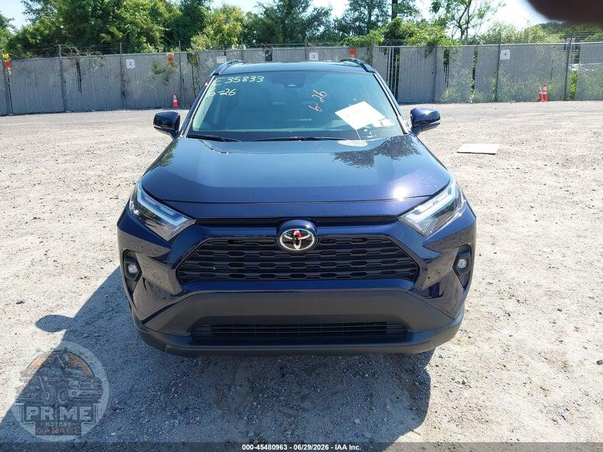 2025 TOYOTA RAV4 XLE PREMIUM — фото 12