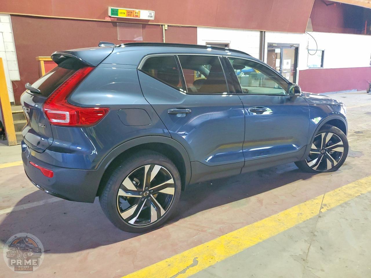 2026 VOLVO XC40 — фото 3