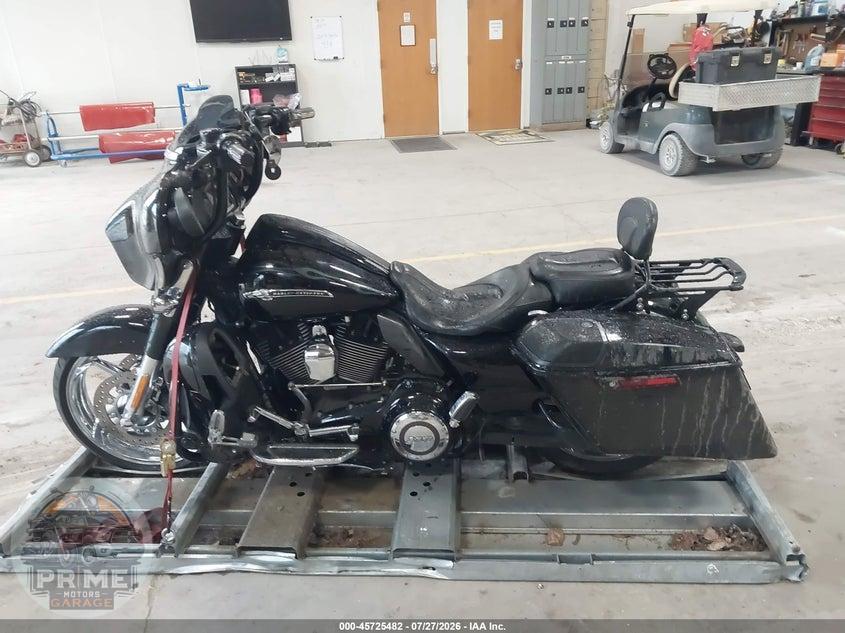 2015 HARLEY-DAVIDSON FLHXSE CVO STREET GLIDE — фото 13