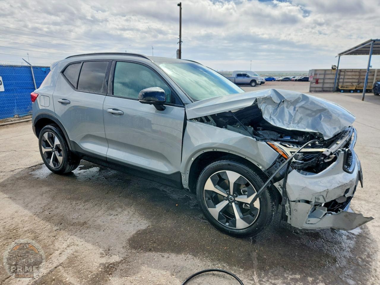 2026 VOLVO XC40 — фото 4