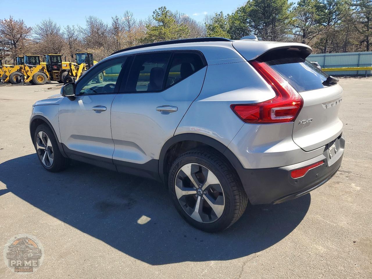 2023 VOLVO XC40 — фото 2