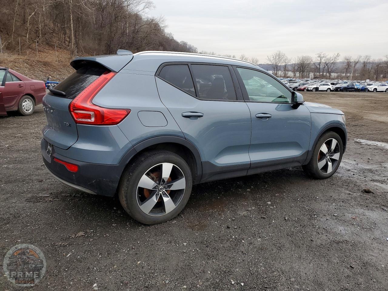 2020 VOLVO XC40 — фото 3