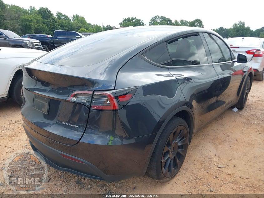 2024 TESLA MODEL Y LONG RANGE DUAL MOTOR ALL-WHEEL DRIVE — фото 4