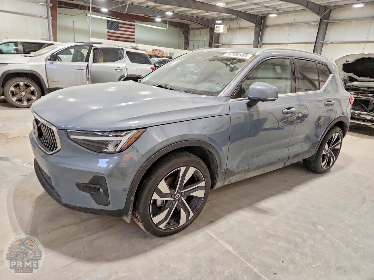 2023 VOLVO XC40 — фото 1