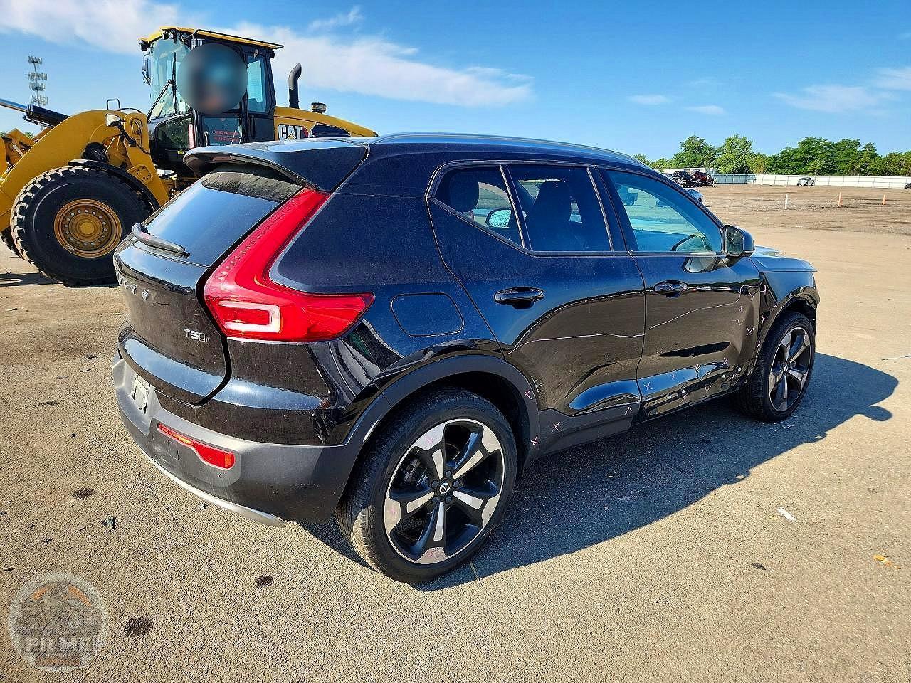 2022 VOLVO XC40 — фото 3