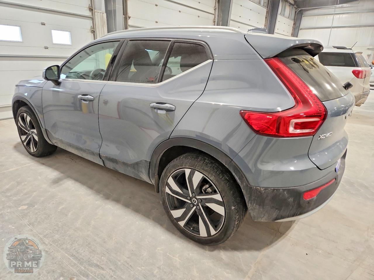 2023 VOLVO XC40 — фото 2