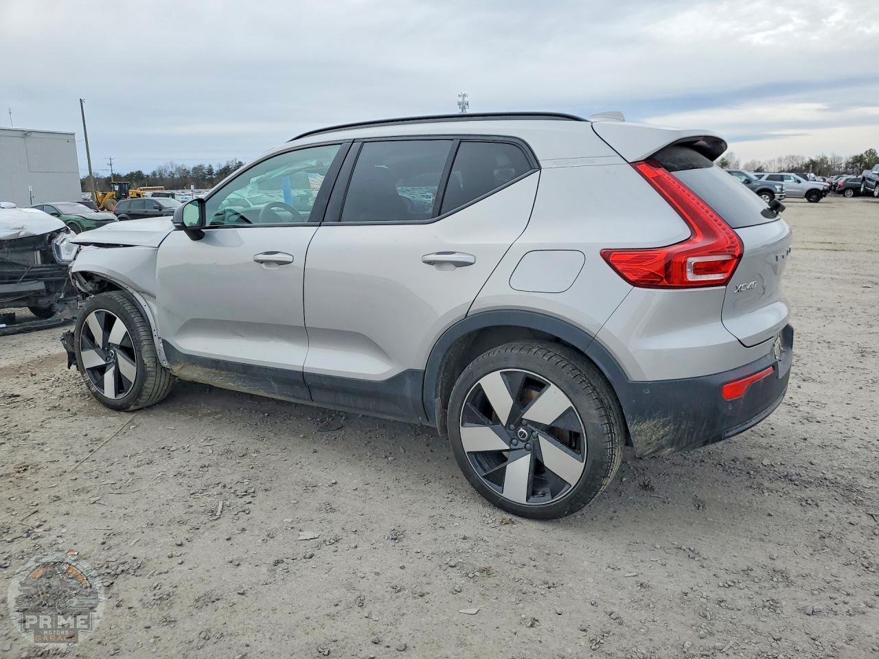 2023 VOLVO XC40 — фото 2