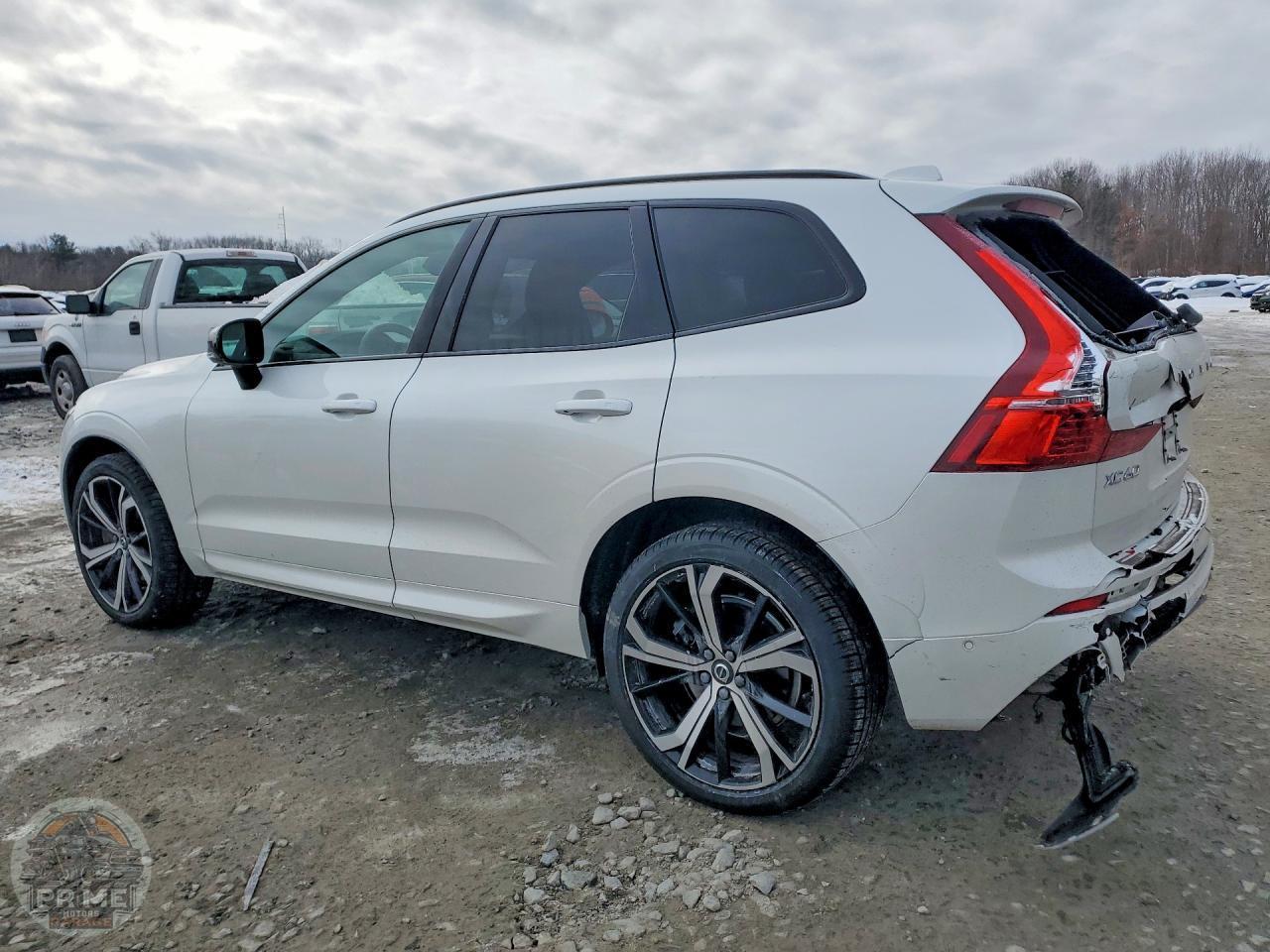 2022 VOLVO XC60 — фото 2