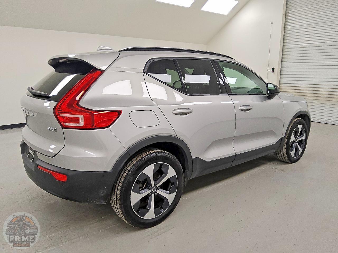 2025 VOLVO XC40 — фото 3