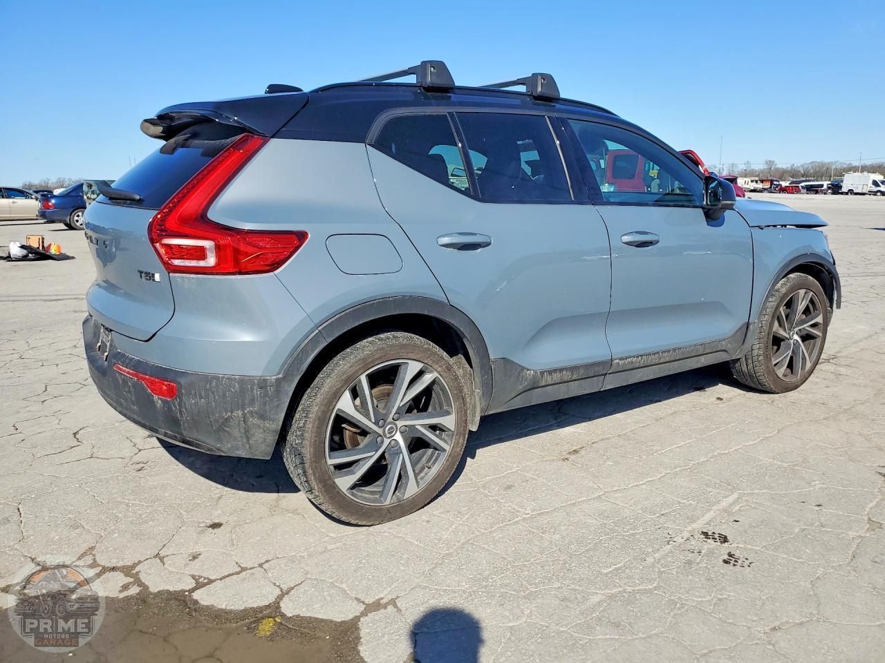2022 VOLVO XC40 — фото 3
