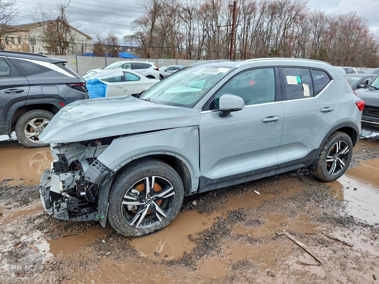 2025 VOLVO XC40 — фото 1